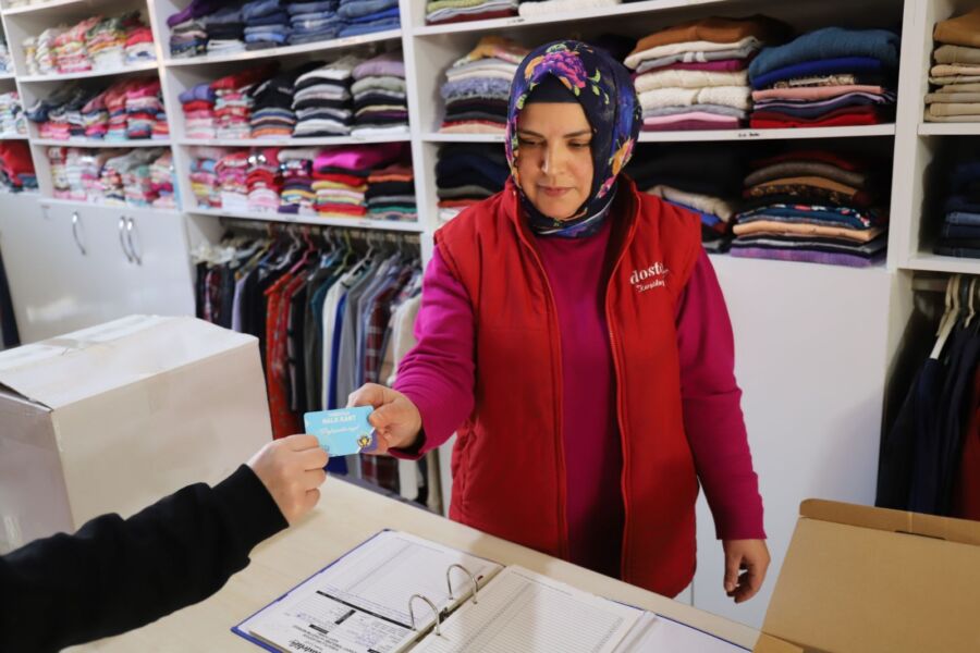  Hayırseverler Tarafından Bağışlanan Kıyafetler İhtiyaç Sahiplerine Ulaştırılıyor