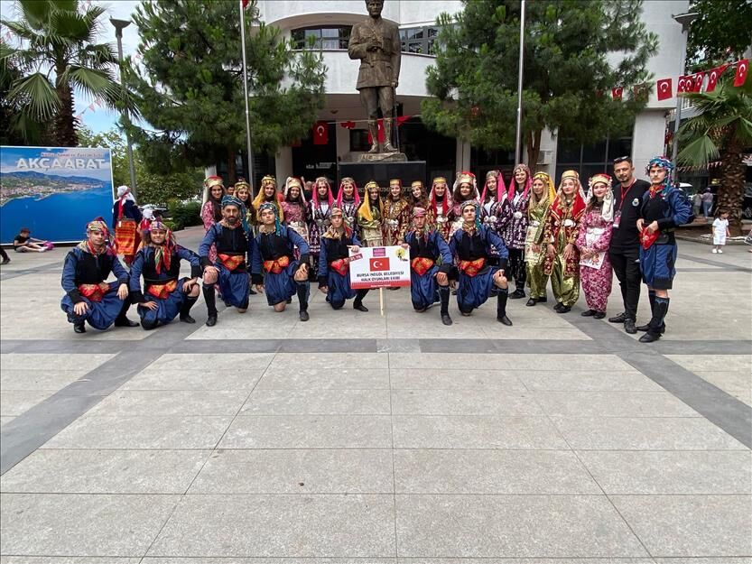  İnegöl Halk Dansları Topluluğu Akçaabat Festivaline Renk Kattı