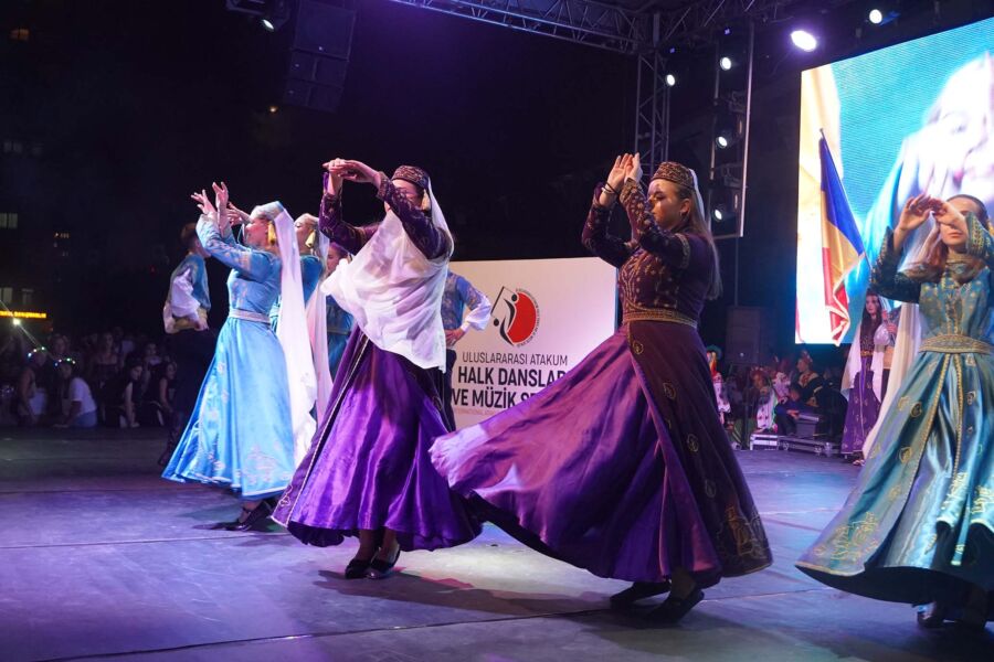  Atakum Halk Dansları ve Müzik Şenliği Renkli Görüntülere Sahne Oldu