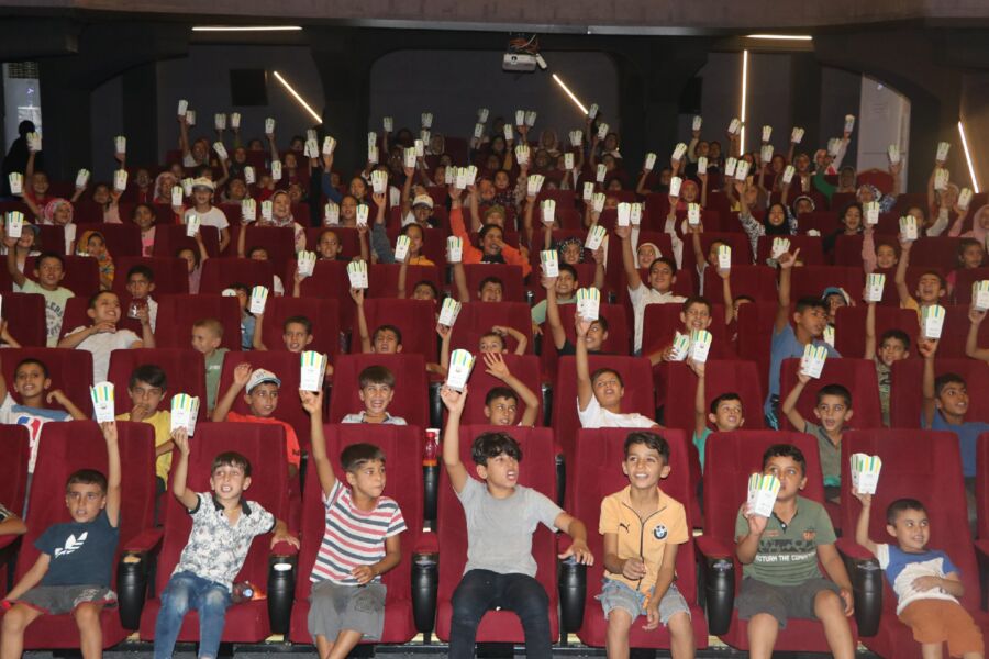  Ücretsiz Dijital Sinema Salonu Çocukların Gözdesi Oldu