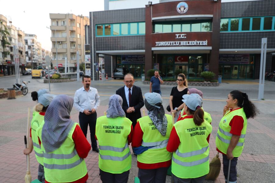  Turgutlu’da Sokakların Temizliği Kadınlara Emanet