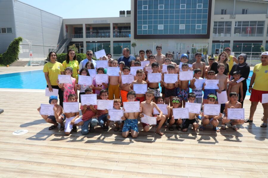  Viranşehir’de Yüzme Kursu Öğrencilerine Eğitim Sertifikası