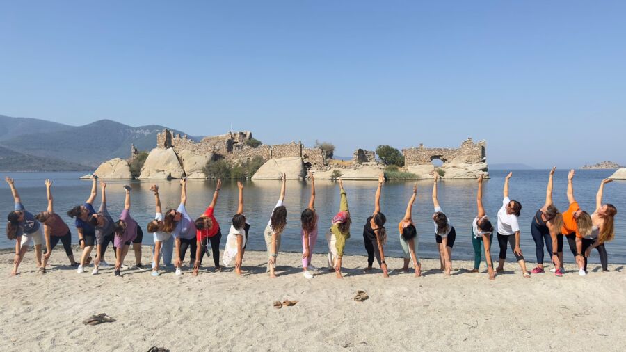  Kapıkırı’nın Muhteşem Atmosferinde ve Bafa Gölü Manzarasında Yoga