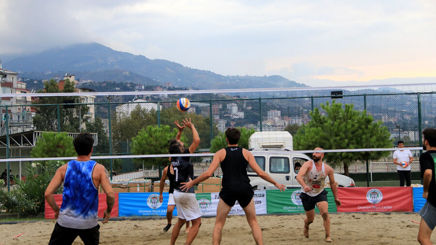  Plaj Voleybolu Turnuvası  Finaline Yoğun Katılım