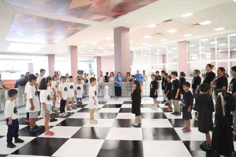  Bağcılar’da Canlı Satranç Turnuvası