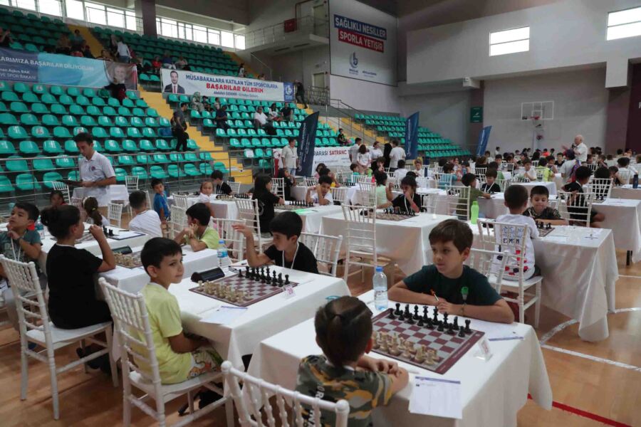  Satranç Turnuvasında Minikler, Yeteneklerini Sergiledi