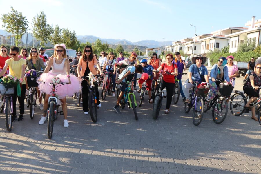  Nazilli’de 5. Kez Süslü Kadınlar Bisiklet Turu Gerçekleştirildi