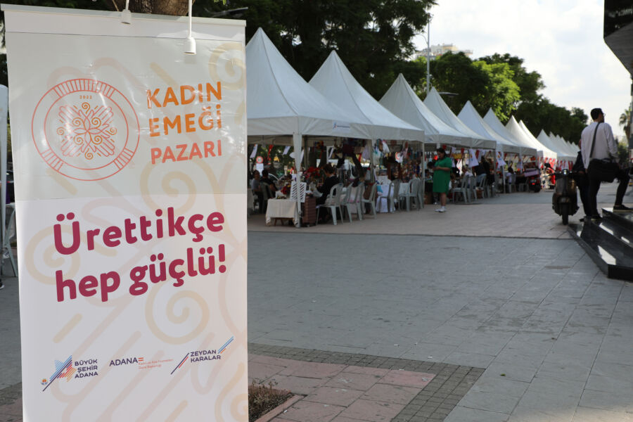  Adana’da Kadın Emeği Pazarı’nda El Emeği Ürünler Satışa Sunuldu