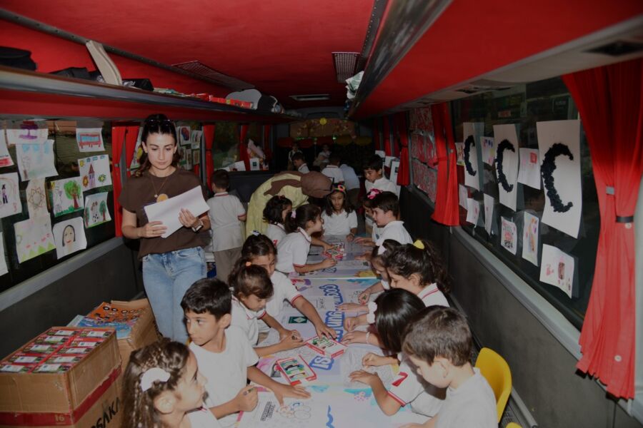  Osmaniye’de Çocuk Oyun Otobüsü “Cumhuriyet” Teması ile İlkokullarda