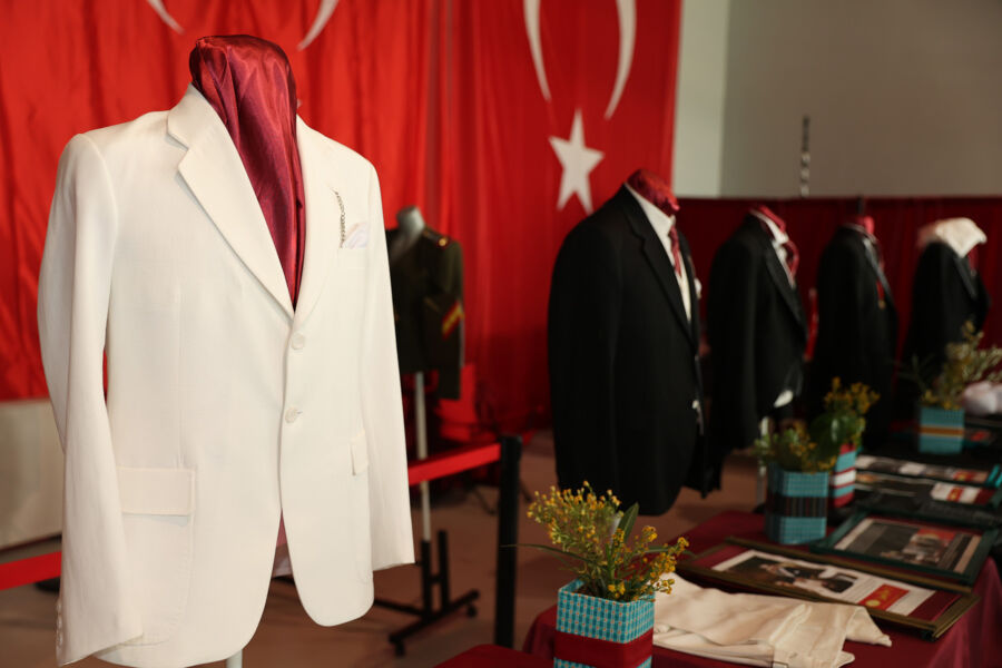  Cumhuriyetin 100’üncü Yılında Atatürk’ün Kıyafetleri Ataşehir’de Sergileniyor