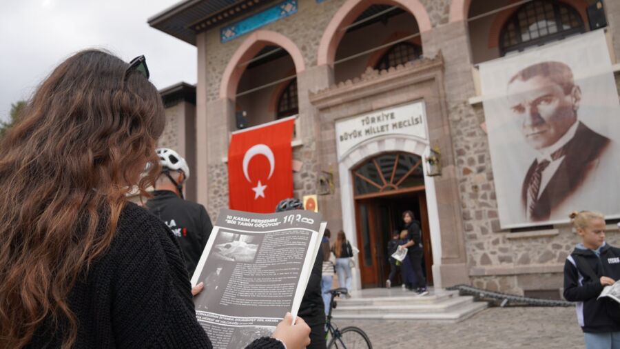  Keçiören’de Atatürk’ü Ölümsüzleştiren Özel Gazete Baskısı