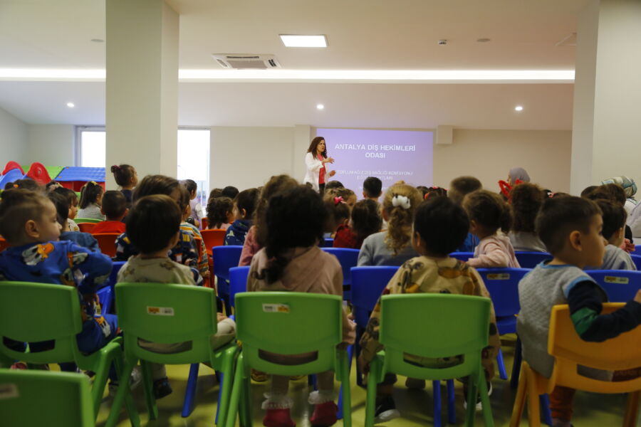  Antalya’da Çocuklara Ağız ve Diş Sağlığı Eğitimi