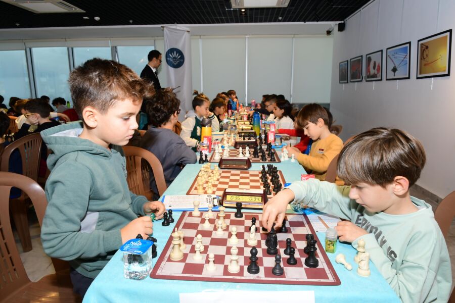  Karabağlar’da Başöğretmen Atatürk Satranç Turnuvası