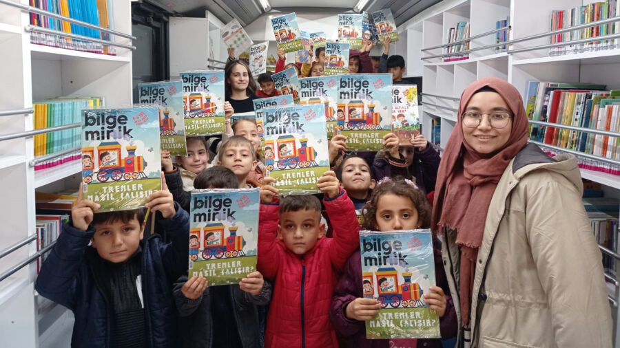  Kahramanmaraş’ın Mobil Çocuk Kütüphanesi, Ziyaretlerini Sürdürüyor