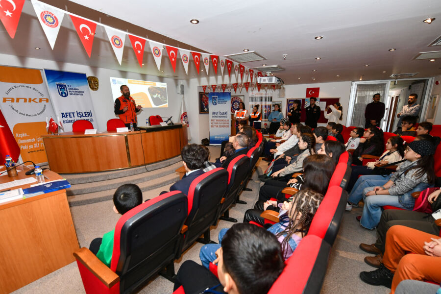 Ankara Çocuk Meclisi’nde  “Afet Farkındalık Ve Temel İlk Yardım Eğitim Semineri” Yapıldı