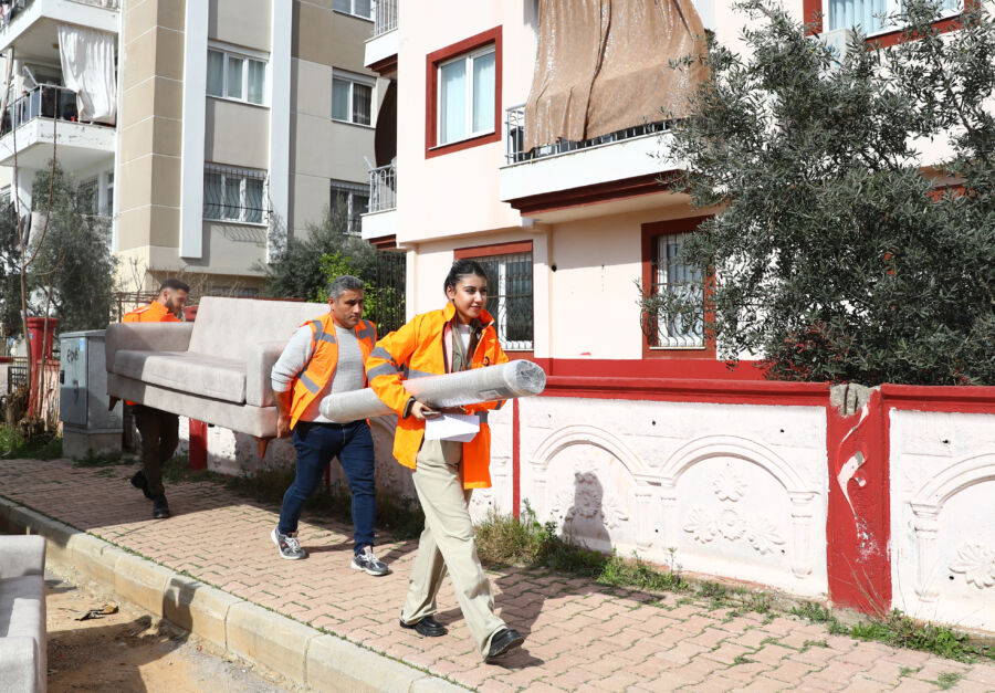  Antalya’da Selzedelere Eşya Yardımı