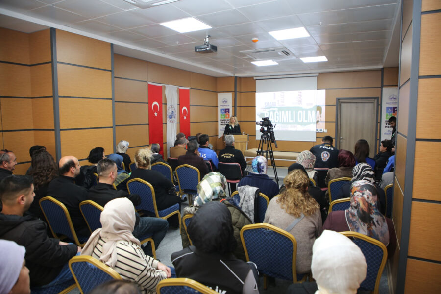  Elazığ Belediyesi, Bağımlılık ve Alkol Bağımlılığı Konulu Seminer Düzenledi