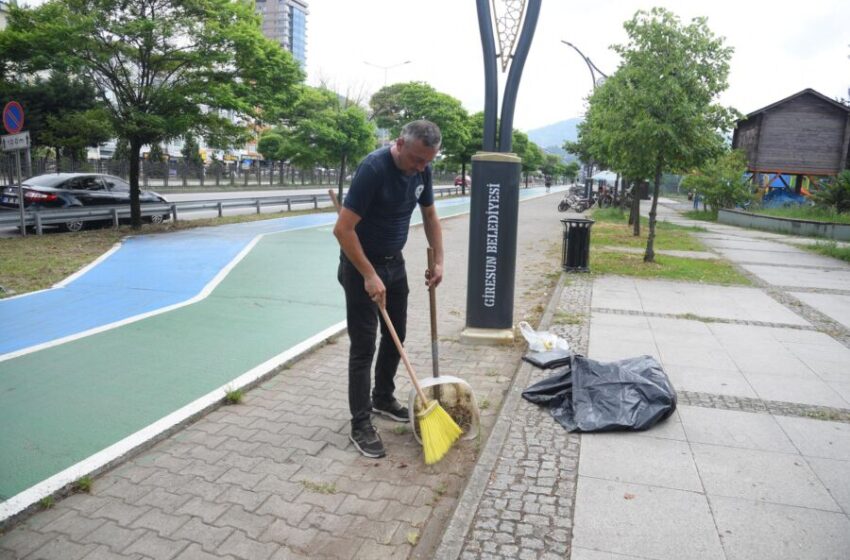  Giresun Belediyesi’nden Sahil Bölgesinde Temizlik