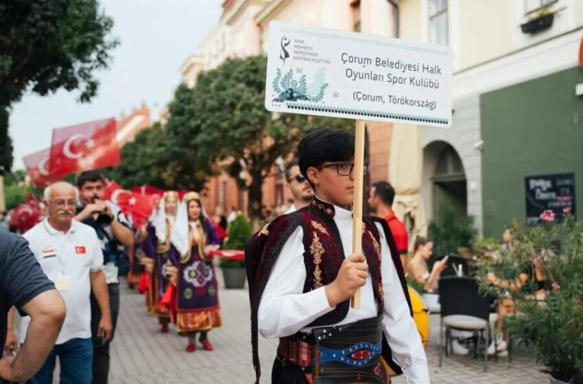 Çorum Belediyesi Halk Oyunları Topluluğu Türkiye’yi Temsil Etti