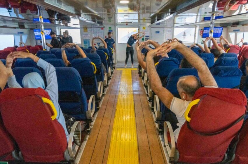 İzmirliler Vapurda Spor Yapıyor