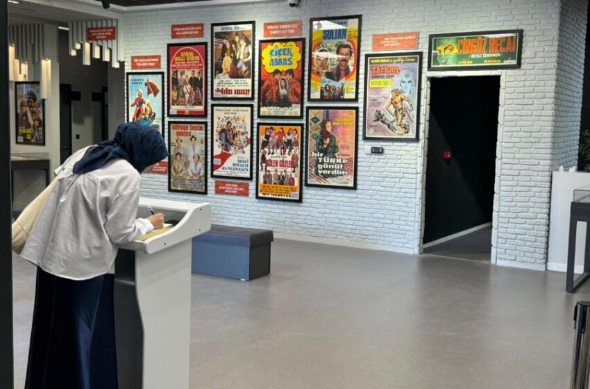  Kayseri Büyükşehir’in Yeşilçam Nostaljik Film Afişleri Sergisi’ne Yoğun İlgi