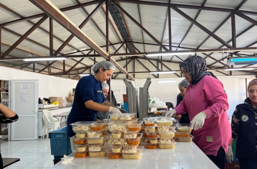 Menemen’in Kazanlarında Bereket ve Dayanışma Kaynıyor