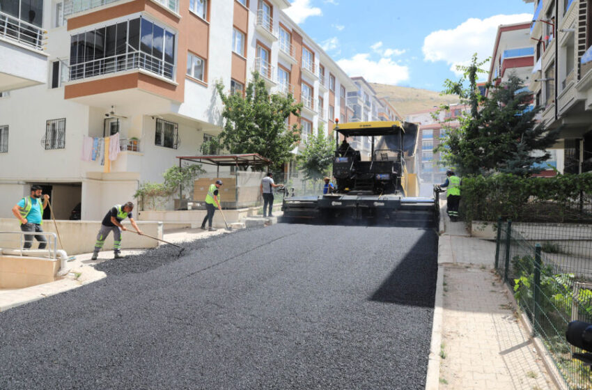 Keçiören’de Hummalı Altyapı ve Üstyapı Çalışması: Altyapı Yenileniyor, Sıcak Asfalt Seriliyor