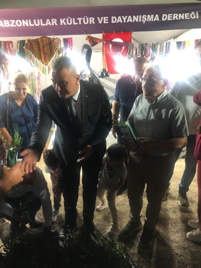  Trabzonlular Festivalde Fidan Dağıtımıyla Farkındalık Yarattı..