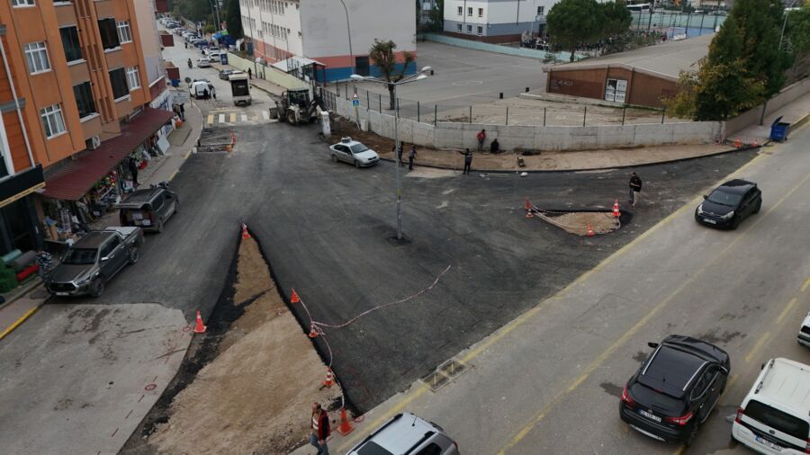  Ferizli’de Cumhuriyet Caddesi İle Şehit Hakan Bayram Caddesi Kesişimi Yenilendi